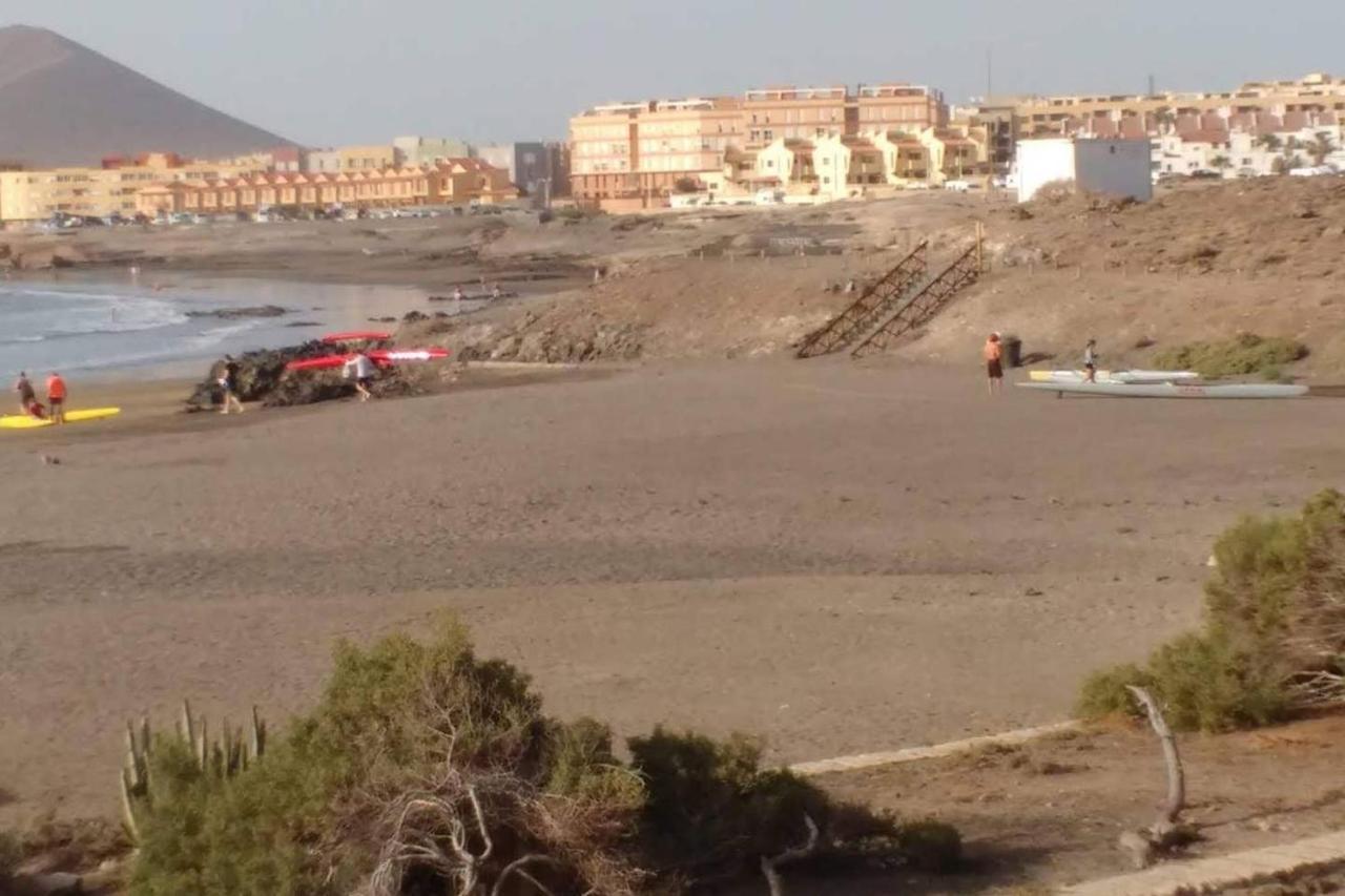 Luminoso adosado frente al mar El Médano Exterior foto